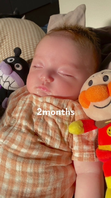 金髪で生まれた赤ちゃん