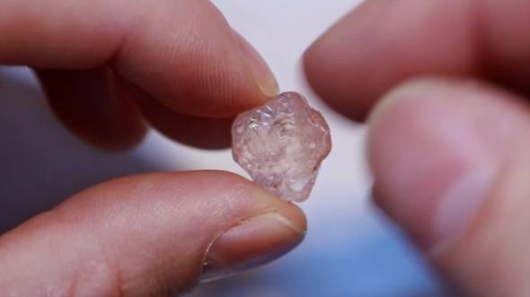 モルガナイトを磨く