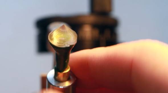 モルガナイトを磨く