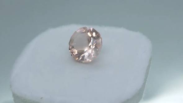 モルガナイトを磨く