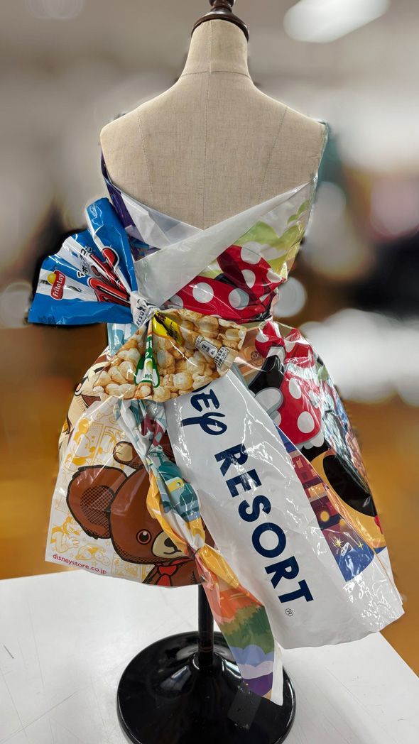 ディズニーのレア袋でドレス制作