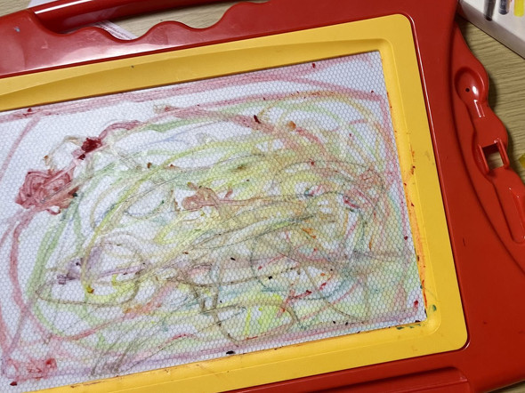 お絵かきおもちゃでまさかの悲劇