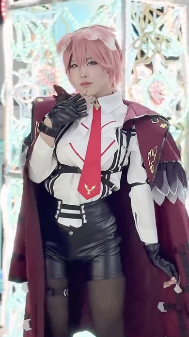 コスプレメイクで鷹嶺ルイさんに変身