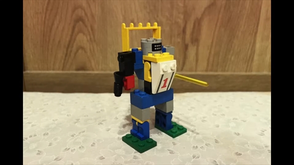 子どものころに作ったレゴロボットをアップグレード