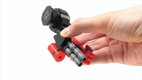 子どものころに作ったレゴロボットをアップグレード