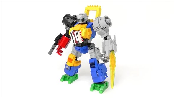 子どものころに作ったレゴロボットをアップグレード