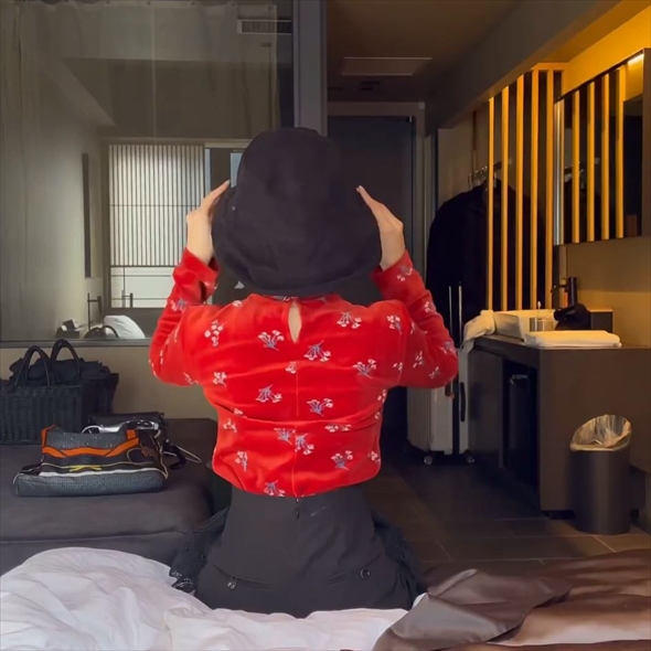 髪が長い人の帽子のかぶり方