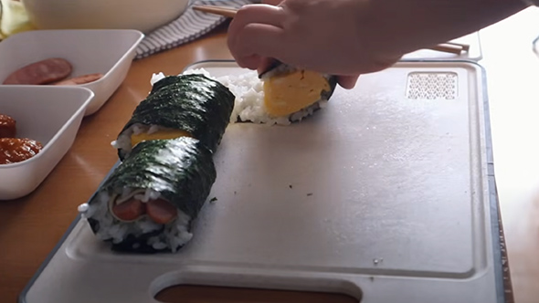 子どもでも食べやすい小さめおにぎらず