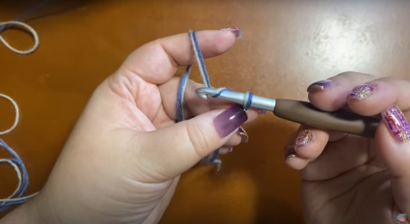 カーディガンを編む