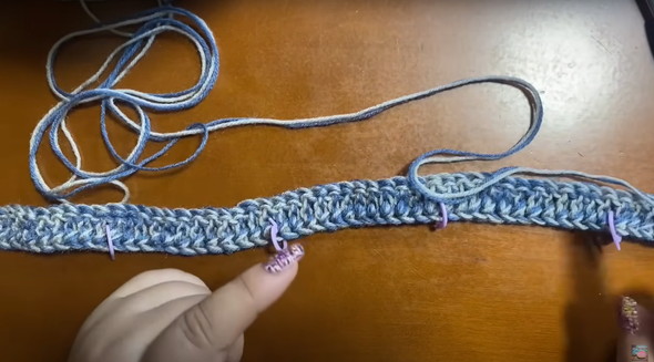 カーディガンを編む