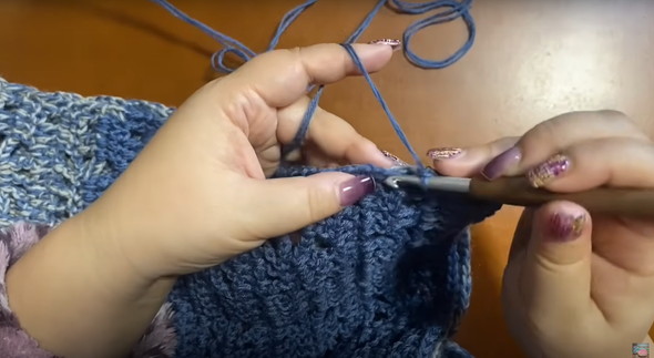 カーディガンを編む