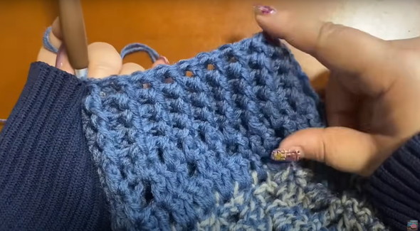 カーディガンを編む