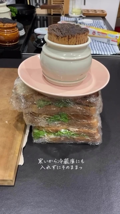 サンドイッチを作る様子