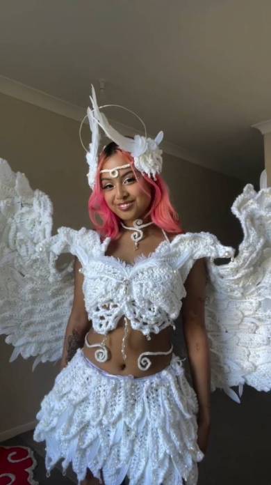 羽の1枚1枚まで編んであります