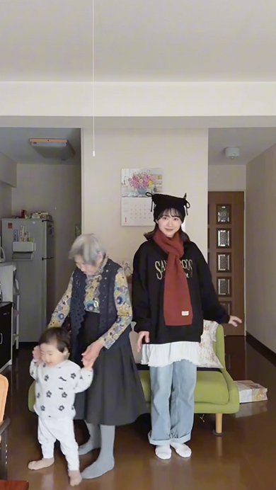 孫娘とおばあちゃんがコーデを交換