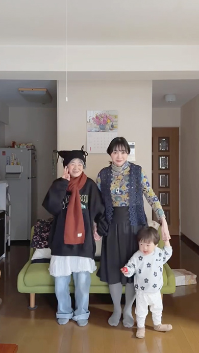 孫娘とおばあちゃんがコーデを交換