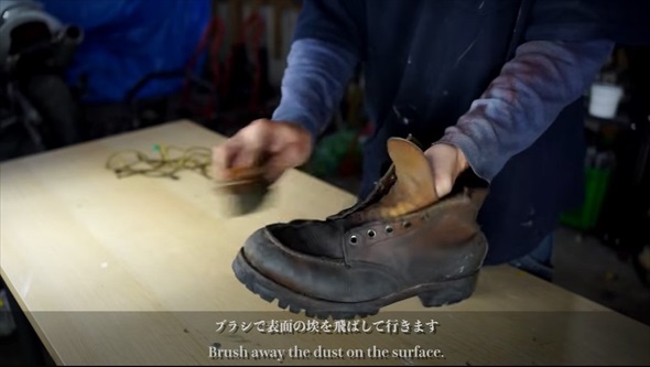 毎日履いて汚れたレッドウイングのブーツをきれいにする