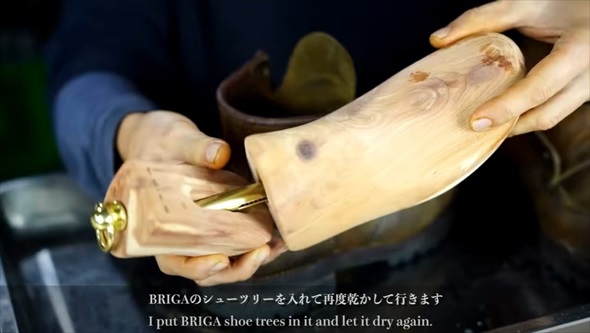 毎日履いて汚れたレッドウイングのブーツをきれいにする