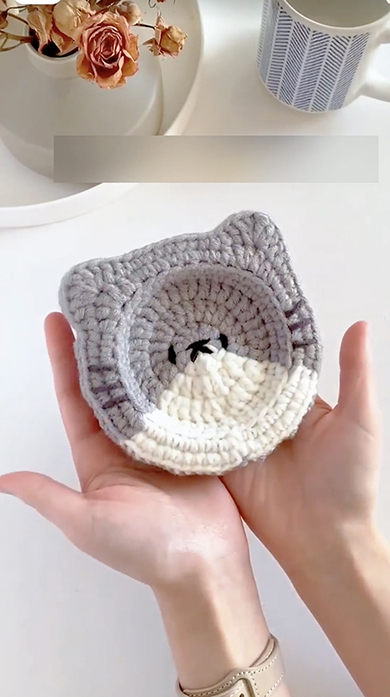 かぎ針編みの猫ちゃんコースター