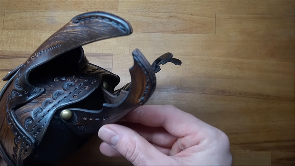 革細工で作るカブトムシのバッグ