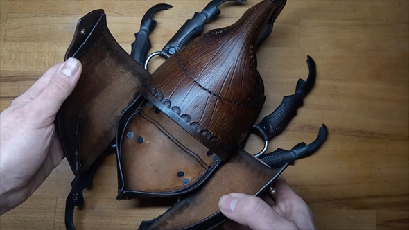 革細工で作るカブトムシのバッグ