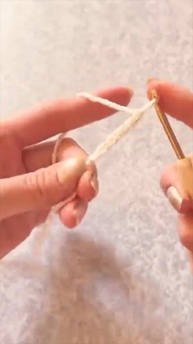 セリア毛糸を編んでいくと