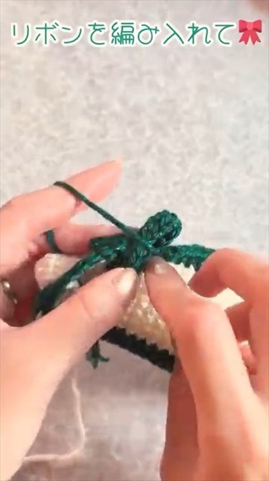 セリア毛糸を編んでいくと