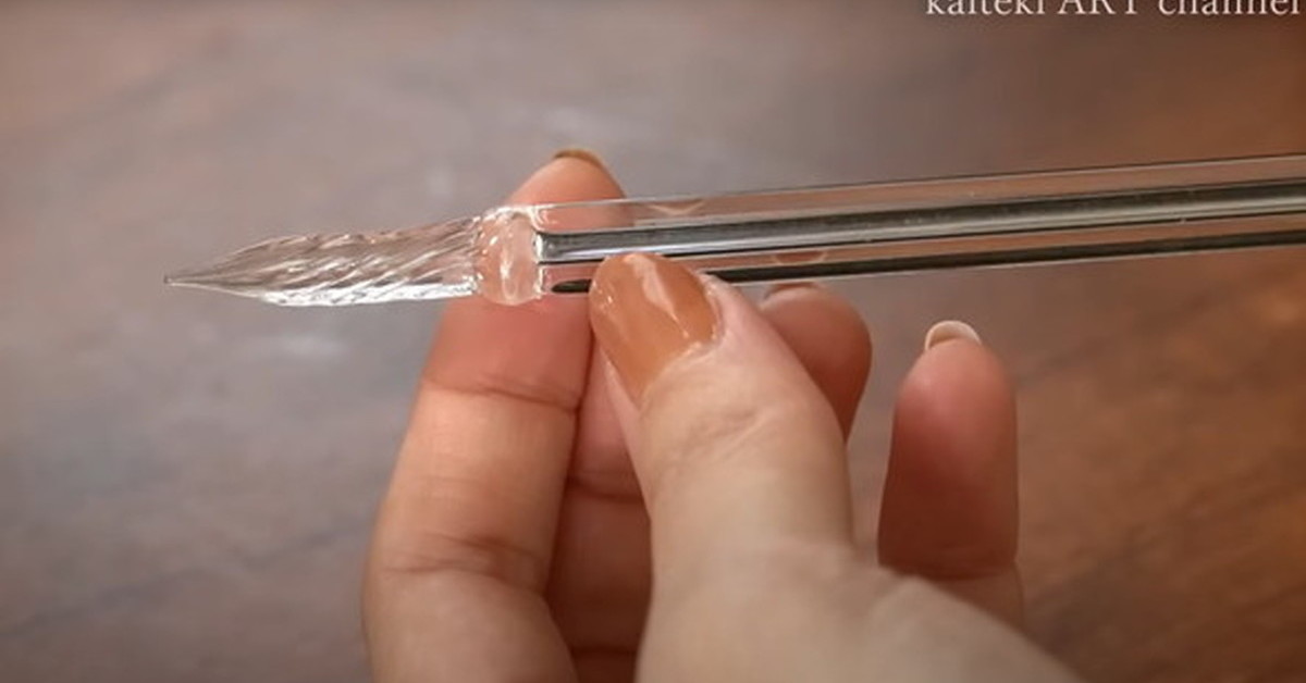 画家が100均のガラスペンとラメインクで…… 完成した“衝撃の作品