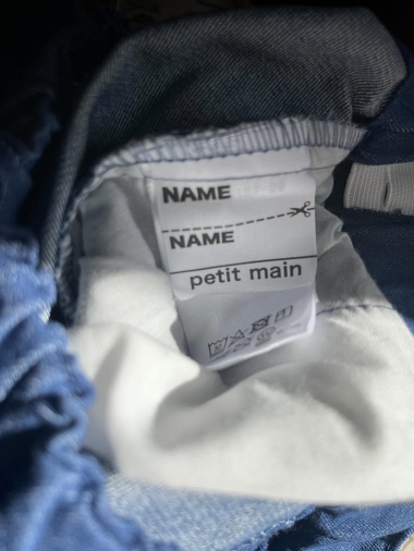 子ども服のタグ