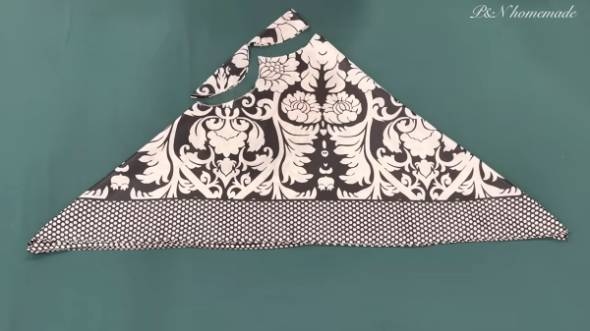 正方形のスカーフから服を作る