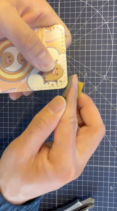 カット面にサンドペーパーをかける