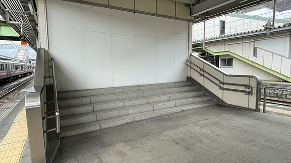 ゲームのストーリークリア後に開きそうな階段