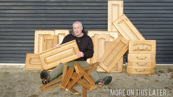 元キッチンと思われる廃材