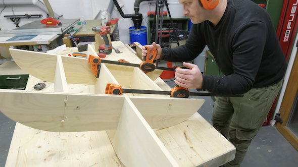 各パーツを組み合わせる