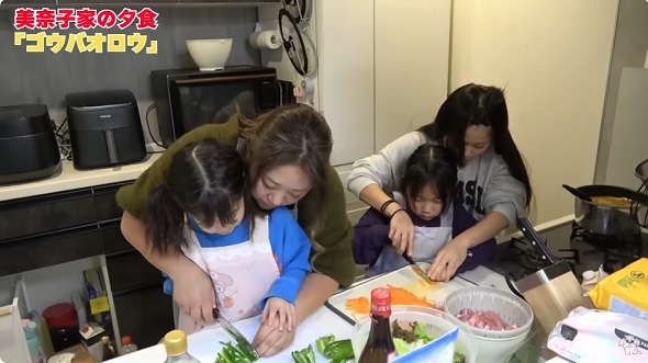 娘たちと初めて「鍋包肉（ゴウバオロウ）」を作った美奈子