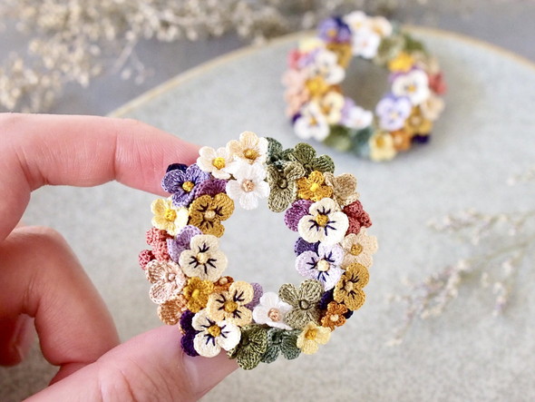 絹糸で編んだお花の冠