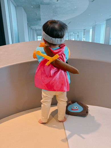 勇者ザインの服を着ている男の子