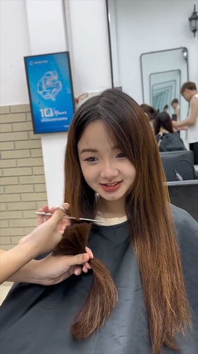 初めてショートカットにした女の子