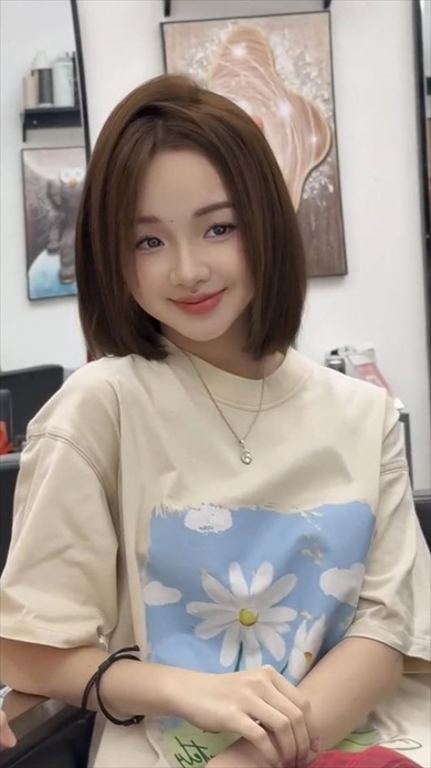 初めてショートカットにした女の子