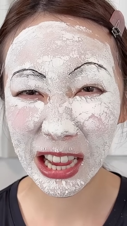 割れるファンデーション