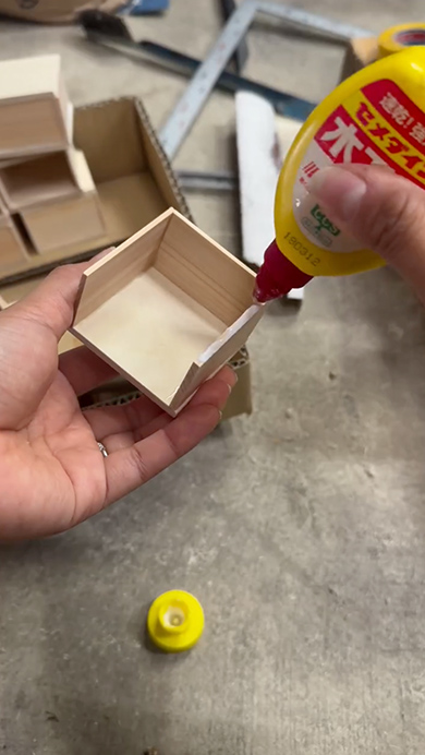 ジブリのタイルを使った飾り棚