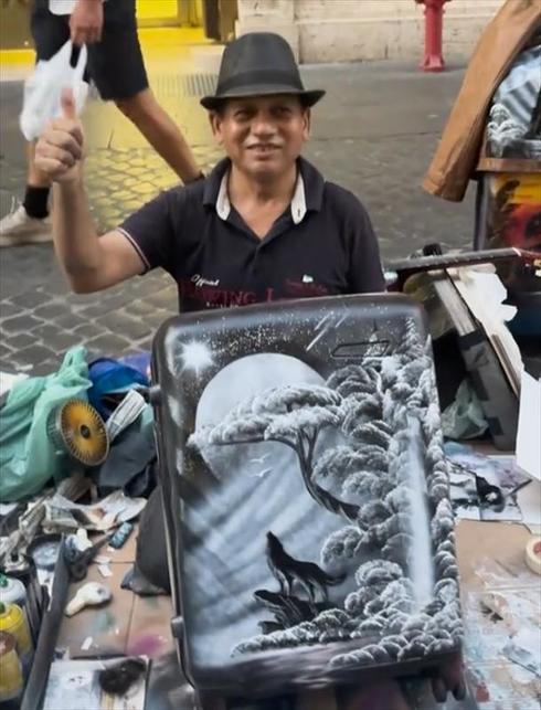 スーツケースをスプレーペイント