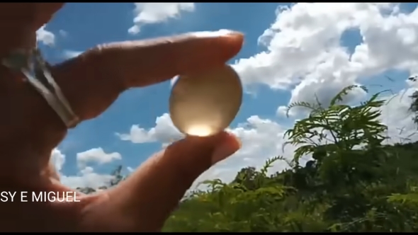 原石を掘り出した直後の写真