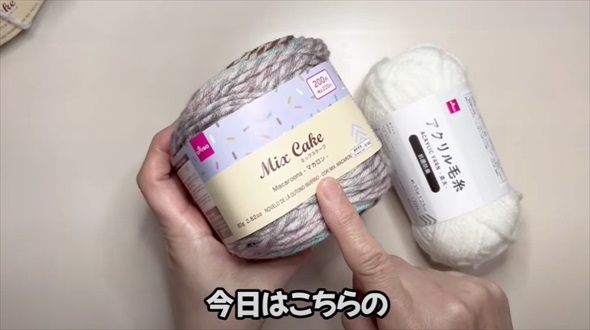 ダイソー毛糸がまるでお花畑のような模様に