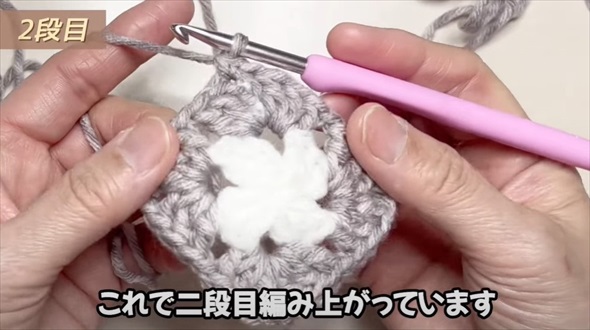 ダイソー毛糸がまるでお花畑のような模様に