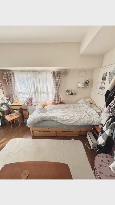 「汚部屋」を片付ける女性