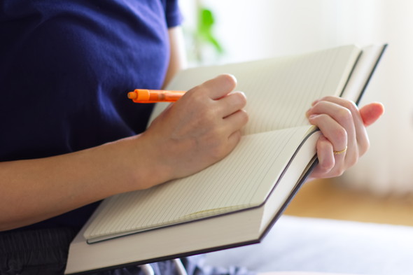 日記をつける人