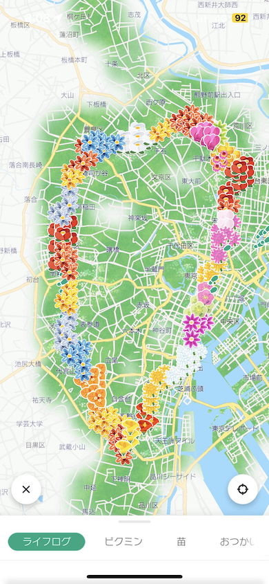 山手線がカラフルな花輪に変身