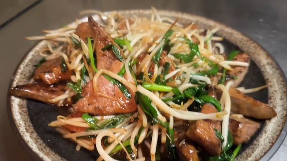 完成したレバニラ炒め