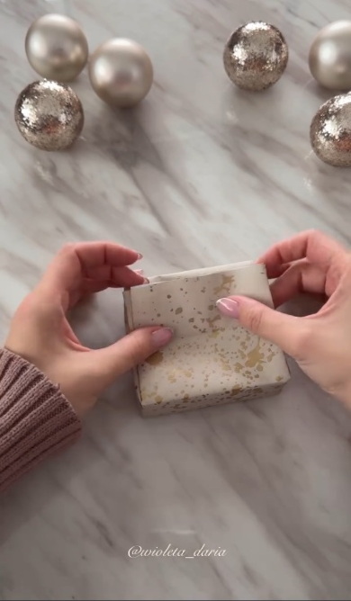 上部分の紙を折り返す